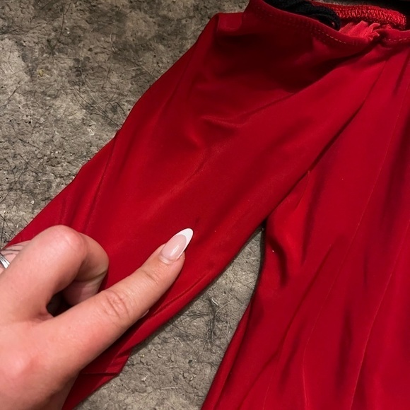 Red hot 90’s off the shoulder mini dress - Picture 6 of 6